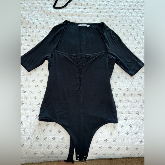 Alexander Wang Stretch Jersey Criss Cross Front Short Sleeve Bodysuit - Picture 5 of 11